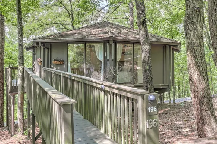 Welcome to the Treetopper Hideaway!  Only 1 minute drive away from the Big Canoe Beach Club and Wellness Center