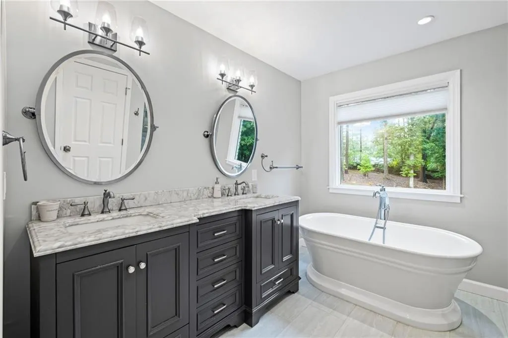 Upstairs Primary Bath