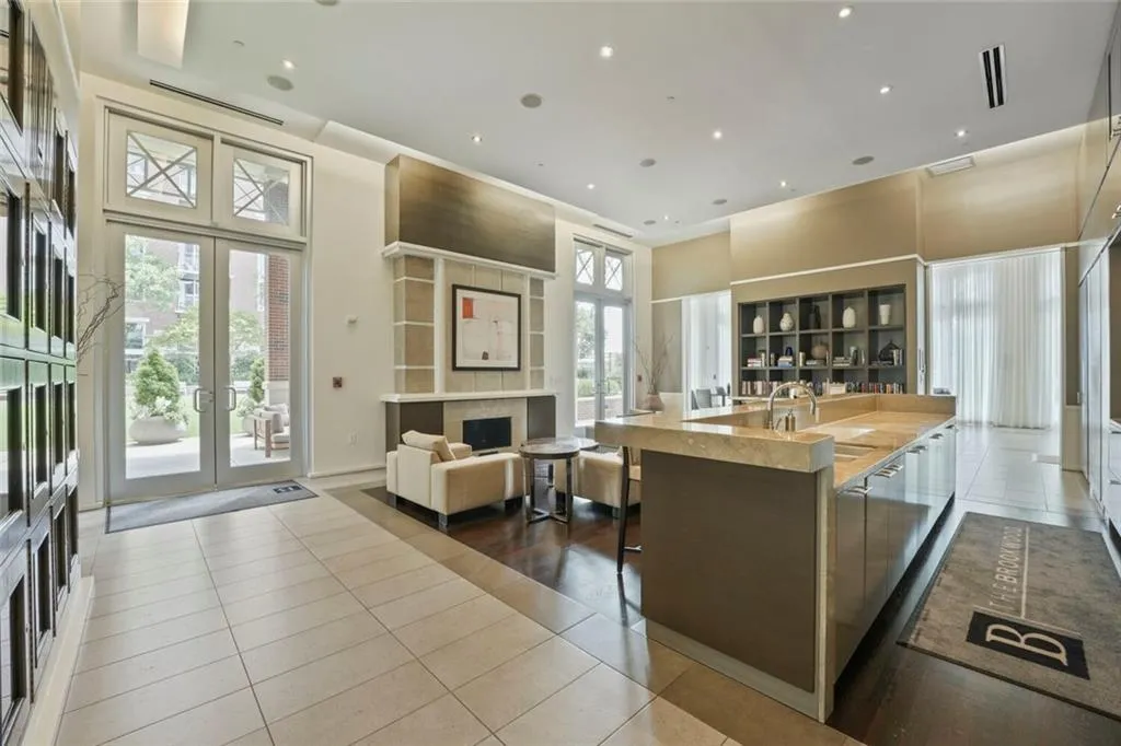 1820 Peachtree Street Nw Unit 811, Atlanta, Georgia 30309, 2 Bedrooms Bedrooms, 0 ,2 BathroomsBathrooms,Residential,For Sale,1820 Peachtree Street Nw Unit 811,7811279