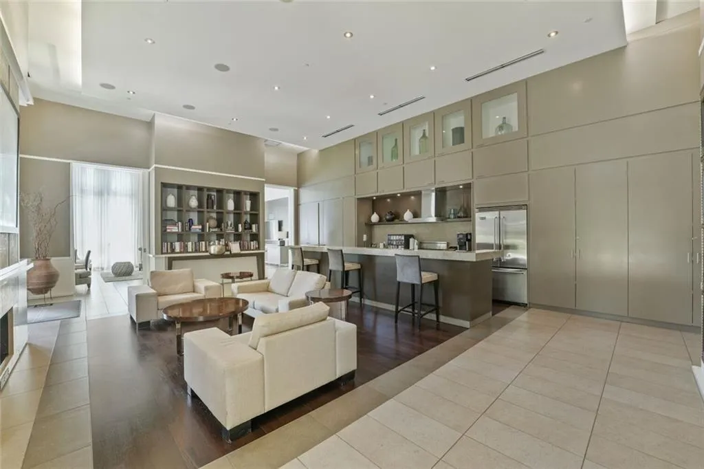 1820 Peachtree Street Nw Unit 811, Atlanta, Georgia 30309, 2 Bedrooms Bedrooms, 0 ,2 BathroomsBathrooms,Residential,For Sale,1820 Peachtree Street Nw Unit 811,7811279