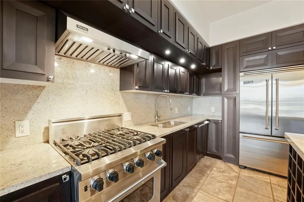 1820 Peachtree Street Nw Unit 811, Atlanta, Georgia 30309, 2 Bedrooms Bedrooms, 0 ,2 BathroomsBathrooms,Residential,For Sale,1820 Peachtree Street Nw Unit 811,7811279