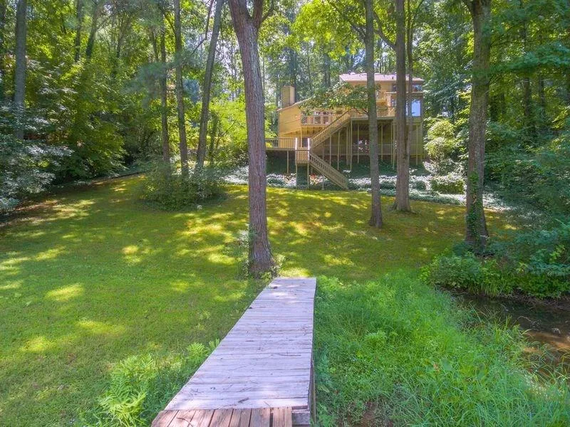 8975 Ridgemont Drive, Sandy Springs, Georgia 30350, 5 Bedrooms Bedrooms, ,5 BathroomsBathrooms,Residential,Sold,8975 Ridgemont Drive,5727231