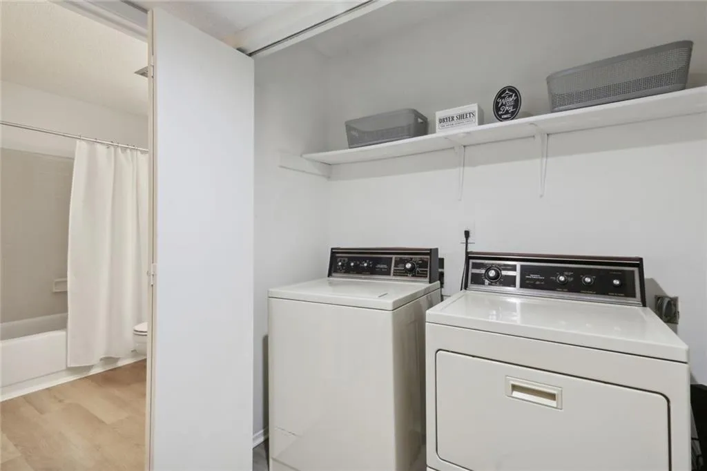 Full laundry with storage