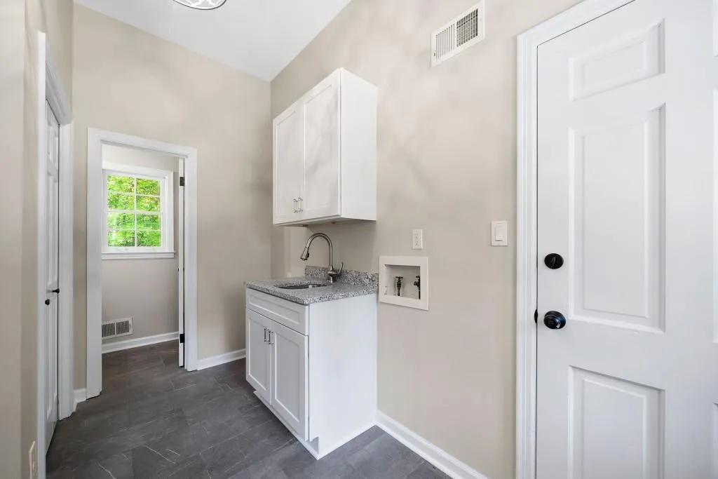 70 River Court Parkway, Sandy Springs, Georgia 30328, 5 Bedrooms Bedrooms, ,3 BathroomsBathrooms,Residential,Sold,70 River Court Parkway,6714130