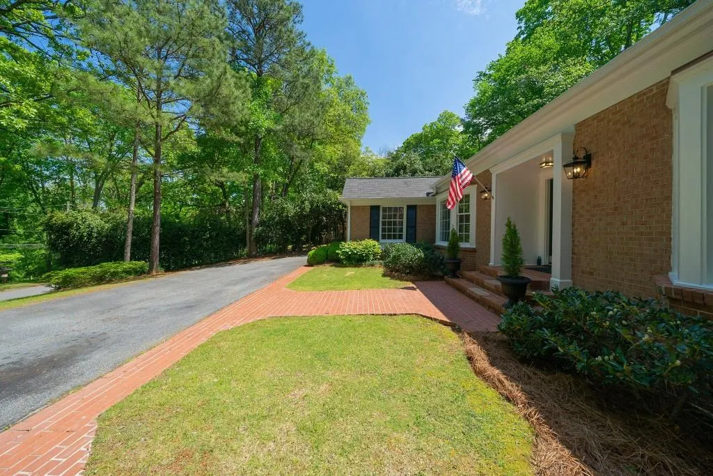 70 River Court Parkway, Sandy Springs, Georgia 30328, 5 Bedrooms Bedrooms, ,3 BathroomsBathrooms,Residential,Sold,70 River Court Parkway,6714130