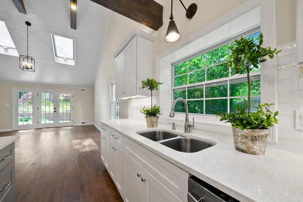 70 River Court Parkway, Sandy Springs, Georgia 30328, 5 Bedrooms Bedrooms, ,3 BathroomsBathrooms,Residential,Sold,70 River Court Parkway,6714130