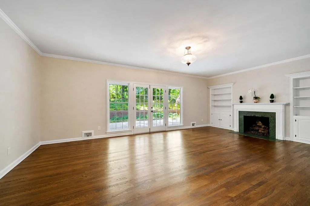 70 River Court Parkway, Sandy Springs, Georgia 30328, 5 Bedrooms Bedrooms, ,3 BathroomsBathrooms,Residential,Sold,70 River Court Parkway,6714130