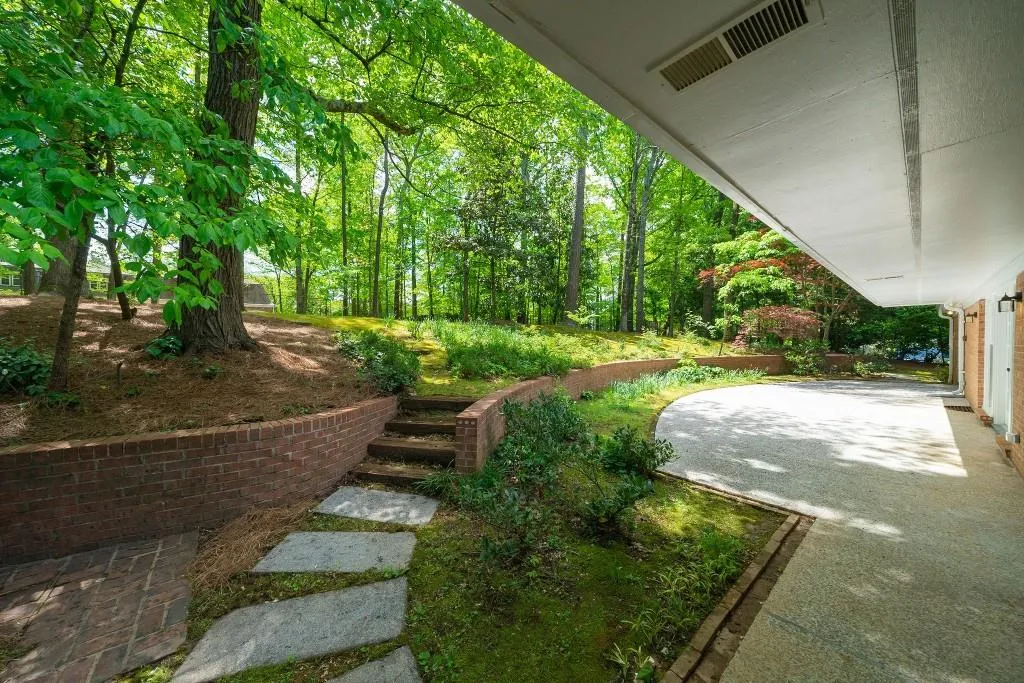 70 River Court Parkway, Sandy Springs, Georgia 30328, 5 Bedrooms Bedrooms, ,3 BathroomsBathrooms,Residential,Sold,70 River Court Parkway,6714130