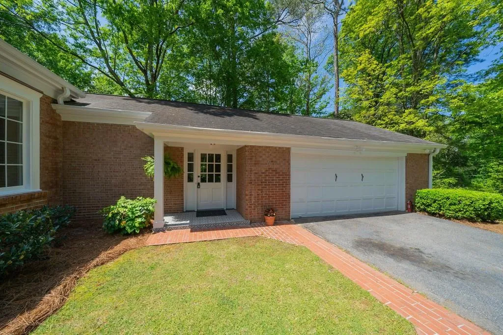 70 River Court Parkway, Sandy Springs, Georgia 30328, 5 Bedrooms Bedrooms, ,3 BathroomsBathrooms,Residential,Sold,70 River Court Parkway,6714130