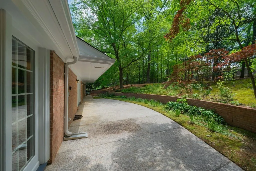 70 River Court Parkway, Sandy Springs, Georgia 30328, 5 Bedrooms Bedrooms, ,3 BathroomsBathrooms,Residential,Sold,70 River Court Parkway,6714130