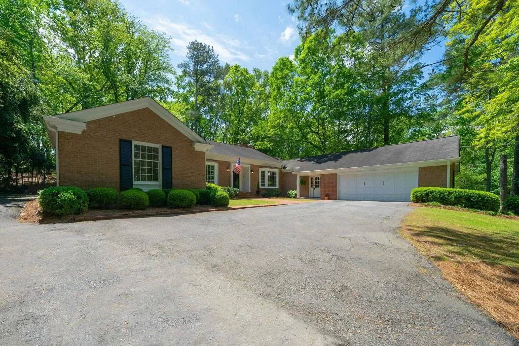70 River Court Parkway, Sandy Springs, Georgia 30328, 5 Bedrooms Bedrooms, ,3 BathroomsBathrooms,Residential,Sold,70 River Court Parkway,6714130