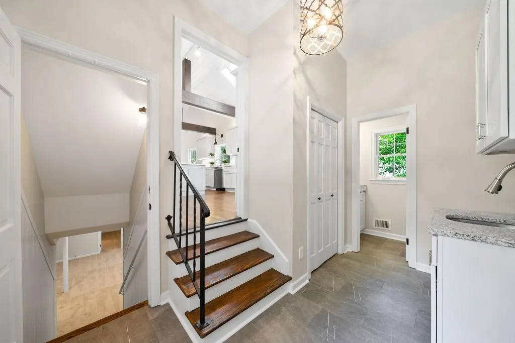 70 River Court Parkway, Sandy Springs, Georgia 30328, 5 Bedrooms Bedrooms, ,3 BathroomsBathrooms,Residential,Sold,70 River Court Parkway,6714130