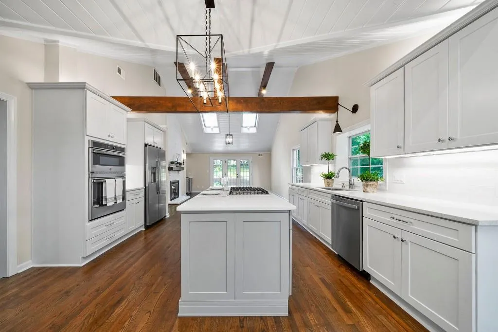 70 River Court Parkway, Sandy Springs, Georgia 30328, 5 Bedrooms Bedrooms, ,3 BathroomsBathrooms,Residential,Sold,70 River Court Parkway,6714130