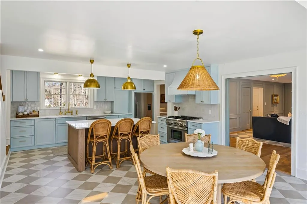 9570 Roberts Drive, Sandy Springs, Georgia 30350, 4 Bedrooms Bedrooms, ,3 BathroomsBathrooms,Residential,For Sale,9570 Roberts Drive,7710717