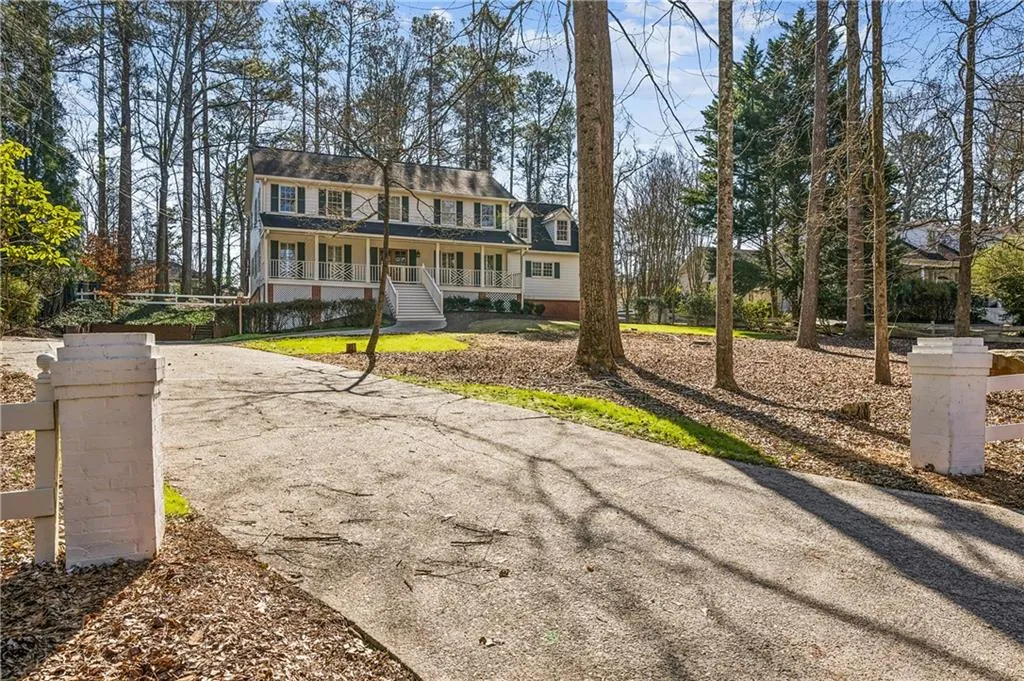 9570 Roberts Drive, Sandy Springs, Georgia 30350, 4 Bedrooms Bedrooms, ,3 BathroomsBathrooms,Residential,For Sale,9570 Roberts Drive,7710717