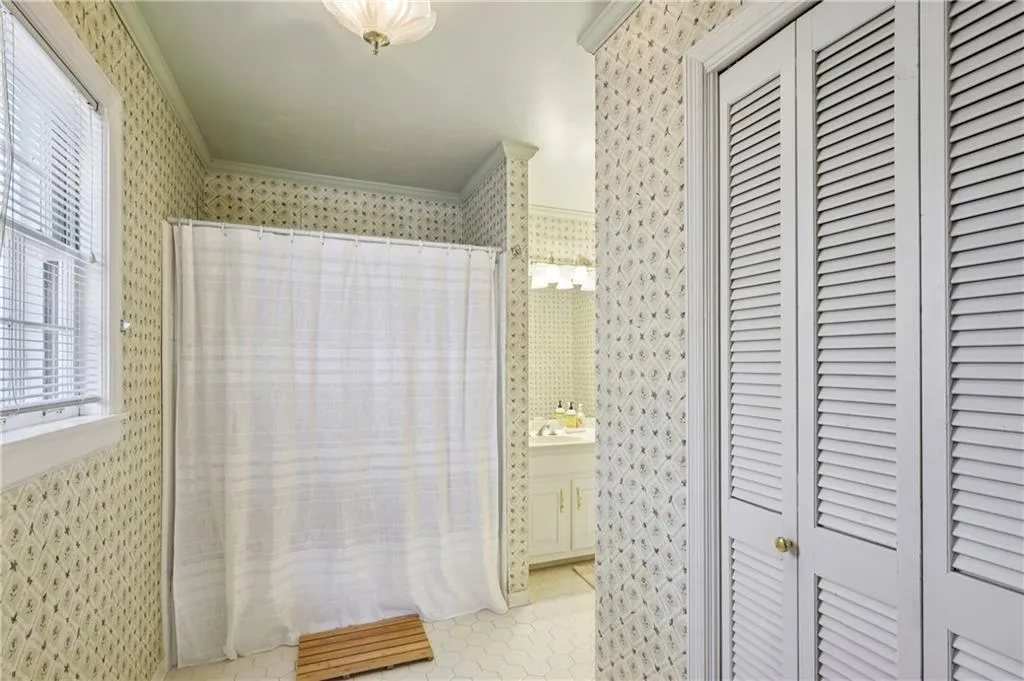 9570 Roberts Drive, Sandy Springs, Georgia 30350, 4 Bedrooms Bedrooms, ,3 BathroomsBathrooms,Residential,For Sale,9570 Roberts Drive,7710717