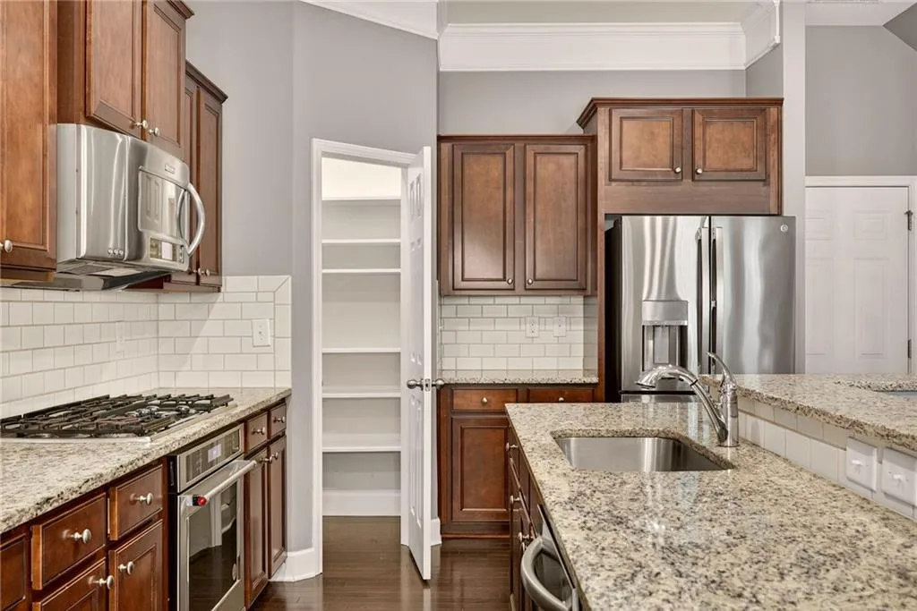 137 Barkley Lane, Atlanta, Georgia 30328, 3 Bedrooms Bedrooms, ,3 BathroomsBathrooms,Residential,For Sale,137 Barkley Lane,7631462