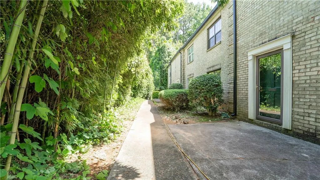 380 N River Parkway Unit C, Sandy Springs, Georgia 30350, 3 Bedrooms Bedrooms, ,2 BathroomsBathrooms,Residential,Sold,380 N River Parkway Unit C,6775549