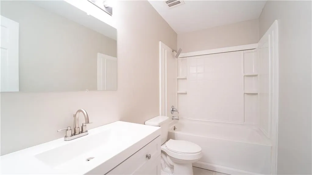380 N River Parkway Unit C, Sandy Springs, Georgia 30350, 3 Bedrooms Bedrooms, ,2 BathroomsBathrooms,Residential,Sold,380 N River Parkway Unit C,6775549
