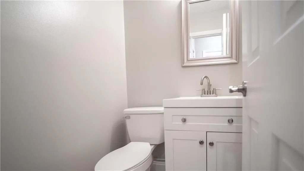 380 N River Parkway Unit C, Sandy Springs, Georgia 30350, 3 Bedrooms Bedrooms, ,2 BathroomsBathrooms,Residential,Sold,380 N River Parkway Unit C,6775549