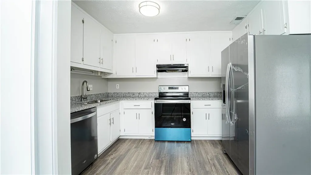 380 N River Parkway Unit C, Sandy Springs, Georgia 30350, 3 Bedrooms Bedrooms, ,2 BathroomsBathrooms,Residential,Sold,380 N River Parkway Unit C,6775549