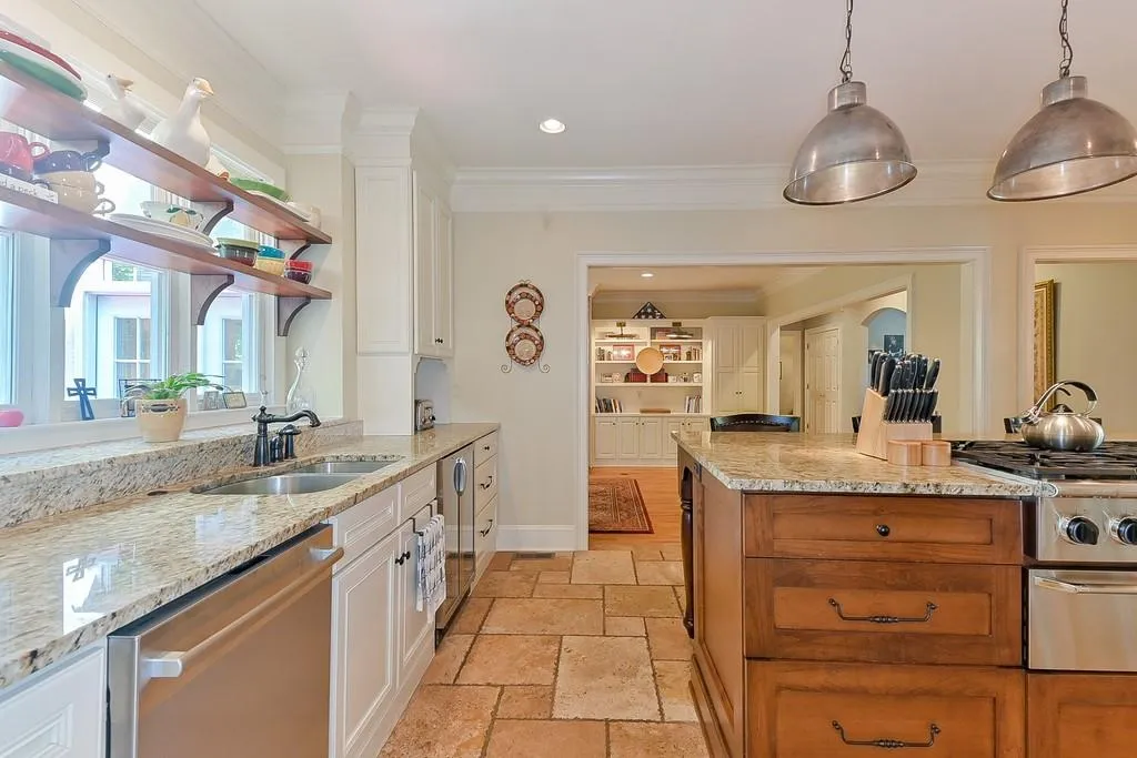 310 Rumford Point, Sandy Springs, Georgia 30350, 6 Bedrooms Bedrooms, ,5 BathroomsBathrooms,Residential,Sold,310 Rumford Point,6607282