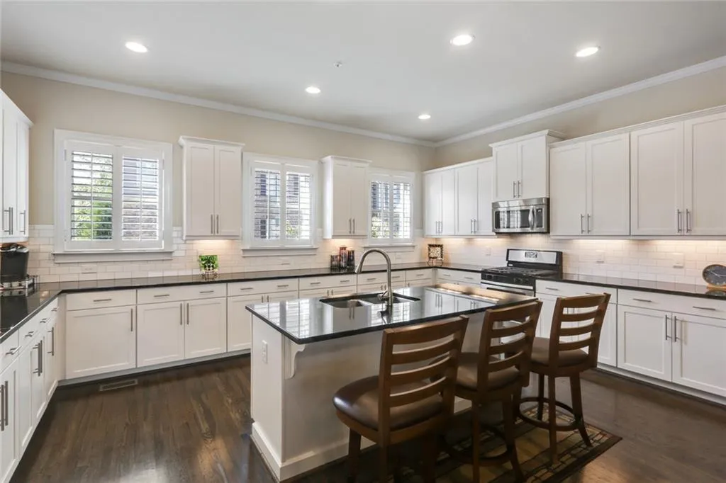 950 Opelousas Way, Atlanta, Georgia 30328, 3 Bedrooms Bedrooms, ,3 BathroomsBathrooms,Residential,Sold,950 Opelousas Way,6805308