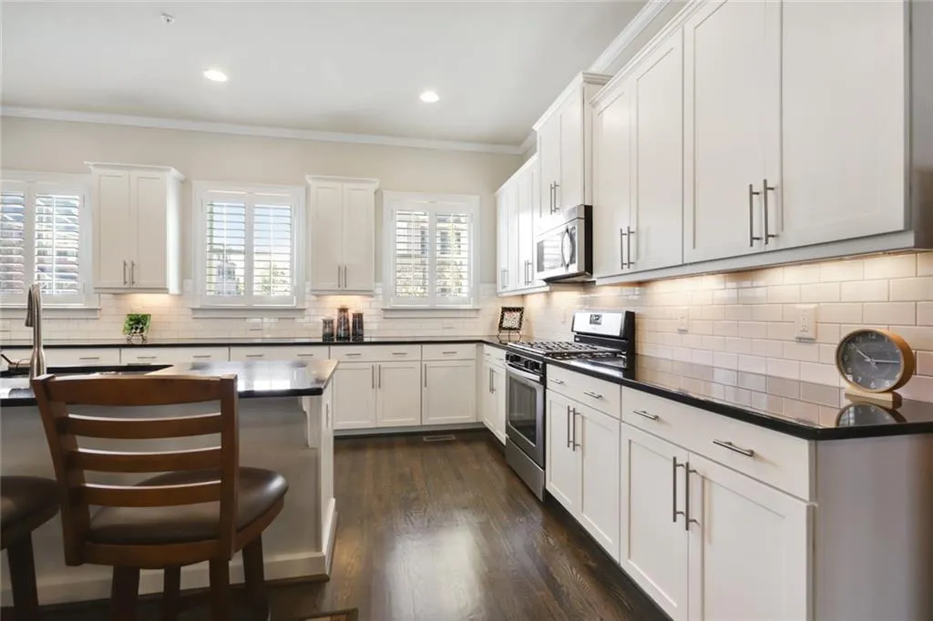 950 Opelousas Way, Atlanta, Georgia 30328, 3 Bedrooms Bedrooms, ,3 BathroomsBathrooms,Residential,Sold,950 Opelousas Way,6805308