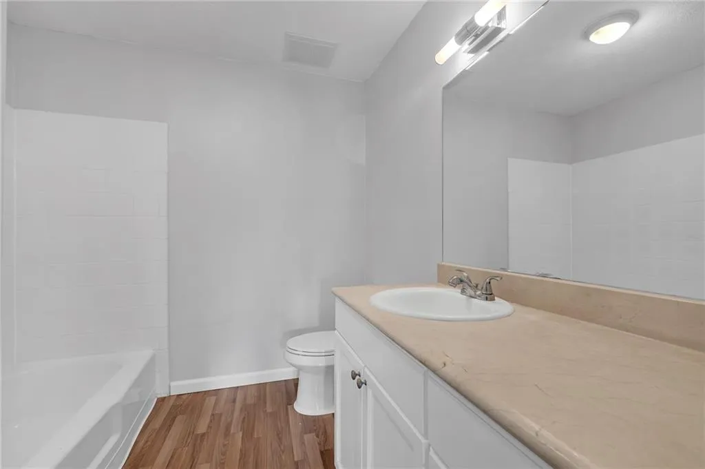 1150 Collier Road Nw Unit 2j, Atlanta, Georgia 30318, 2 Bedrooms Bedrooms, 0 ,2 BathroomsBathrooms,Residential,For Sale,1150 Collier Road Nw Unit 2j,7655340