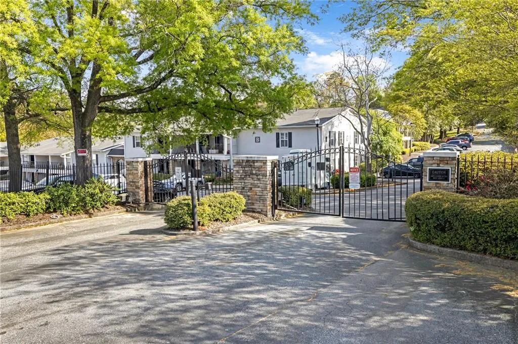 1150 Collier Road Nw Unit 2j, Atlanta, Georgia 30318, 2 Bedrooms Bedrooms, 0 ,2 BathroomsBathrooms,Residential,For Sale,1150 Collier Road Nw Unit 2j,7655340