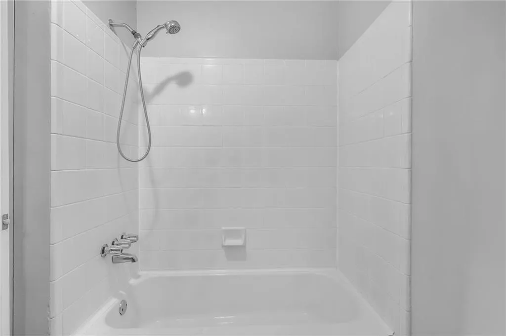 1150 Collier Road Nw Unit 2j, Atlanta, Georgia 30318, 2 Bedrooms Bedrooms, 0 ,2 BathroomsBathrooms,Residential,For Sale,1150 Collier Road Nw Unit 2j,7655340