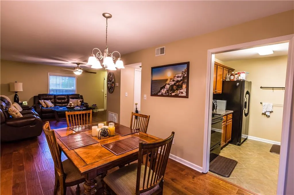 906 Brighton Point Unit 906, Atlanta, Georgia 30328, 2 Bedrooms Bedrooms, ,2 BathroomsBathrooms,Residential,Sold,906 Brighton Point Unit 906,5773632