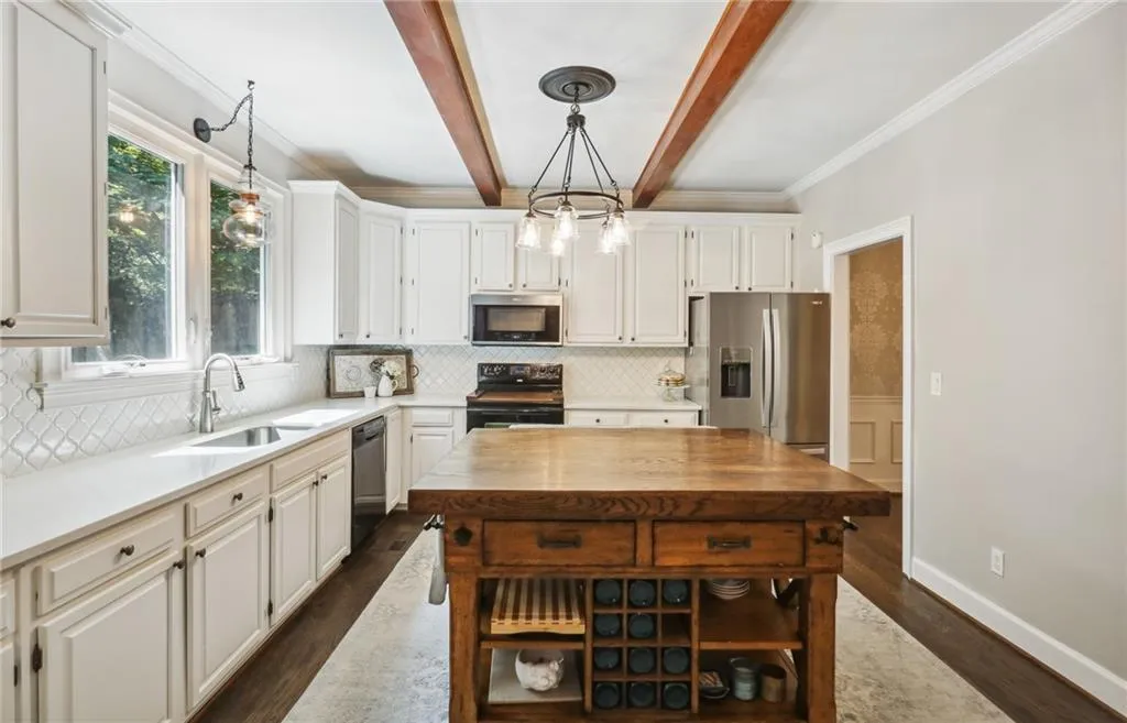 7155 Roswell Road Unit 13, Sandy Springs, Georgia 30328, 3 Bedrooms Bedrooms, ,3 BathroomsBathrooms,Residential,Sold,7155 Roswell Road Unit 13,7259267