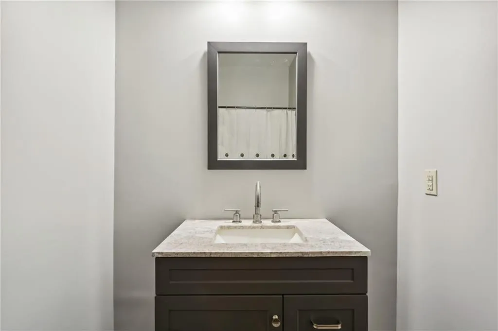 7155 Roswell Road Unit 13, Sandy Springs, Georgia 30328, 3 Bedrooms Bedrooms, ,3 BathroomsBathrooms,Residential,Sold,7155 Roswell Road Unit 13,7259267