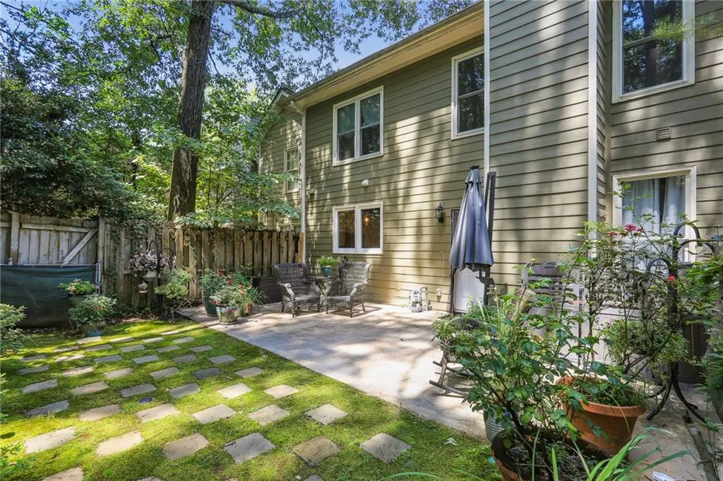 7155 Roswell Road Unit 13, Sandy Springs, Georgia 30328, 3 Bedrooms Bedrooms, ,3 BathroomsBathrooms,Residential,Sold,7155 Roswell Road Unit 13,7259267