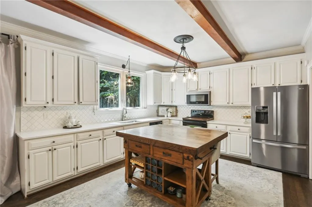 7155 Roswell Road Unit 13, Sandy Springs, Georgia 30328, 3 Bedrooms Bedrooms, ,3 BathroomsBathrooms,Residential,Sold,7155 Roswell Road Unit 13,7259267