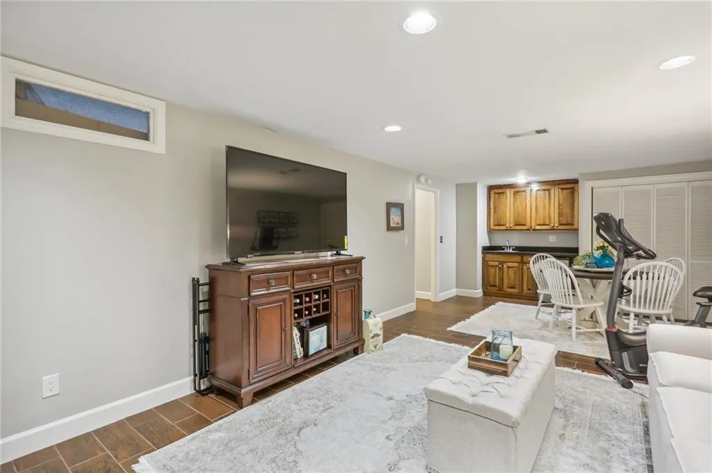 7155 Roswell Road Unit 13, Sandy Springs, Georgia 30328, 3 Bedrooms Bedrooms, ,3 BathroomsBathrooms,Residential,Sold,7155 Roswell Road Unit 13,7259267