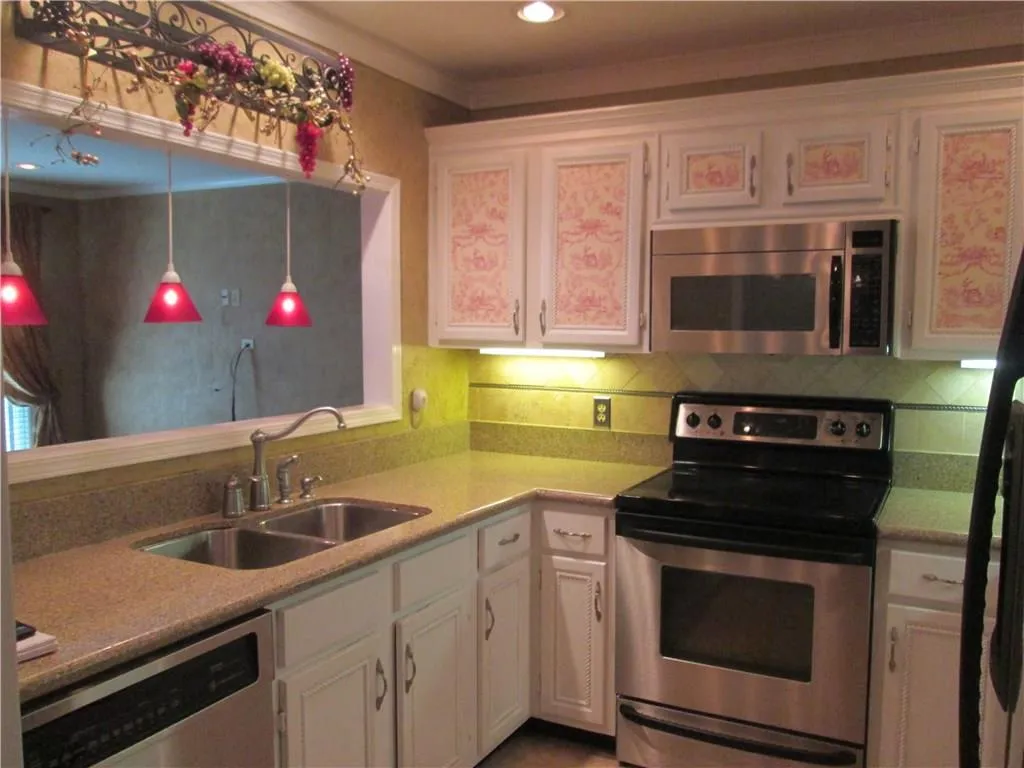 201 Bainbridge Drive, Sandy Springs, Georgia 30327, 1 Bedroom Bedrooms, ,1 BathroomBathrooms,Residential,Sold,201 Bainbridge Drive,5738145