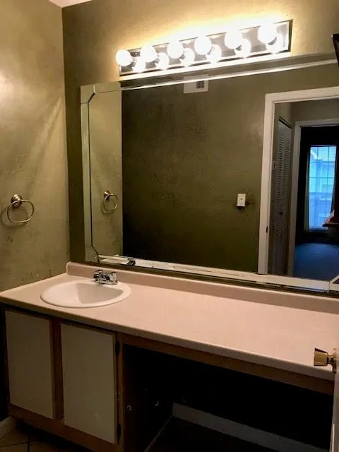 627 Granville Court Unit 627, Sandy Springs, Georgia 30328, 1 Bedroom Bedrooms, ,1 BathroomBathrooms,Residential,Sold,627 Granville Court Unit 627,5950728