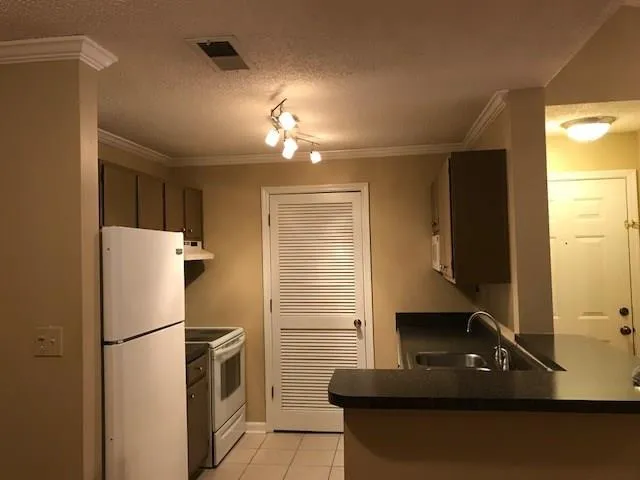 627 Granville Court Unit 627, Sandy Springs, Georgia 30328, 1 Bedroom Bedrooms, ,1 BathroomBathrooms,Residential,Sold,627 Granville Court Unit 627,5950728
