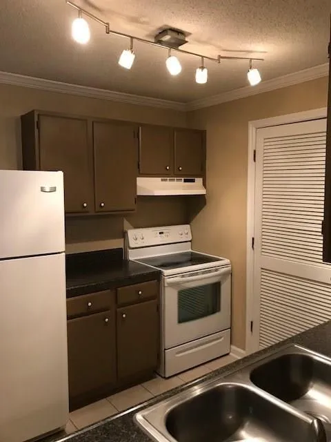 627 Granville Court Unit 627, Sandy Springs, Georgia 30328, 1 Bedroom Bedrooms, ,1 BathroomBathrooms,Residential,Sold,627 Granville Court Unit 627,5950728