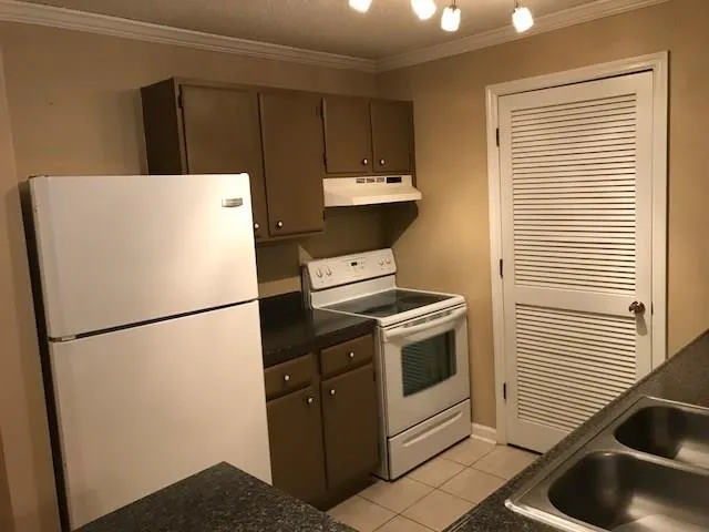 627 Granville Court Unit 627, Sandy Springs, Georgia 30328, 1 Bedroom Bedrooms, ,1 BathroomBathrooms,Residential,Sold,627 Granville Court Unit 627,5950728