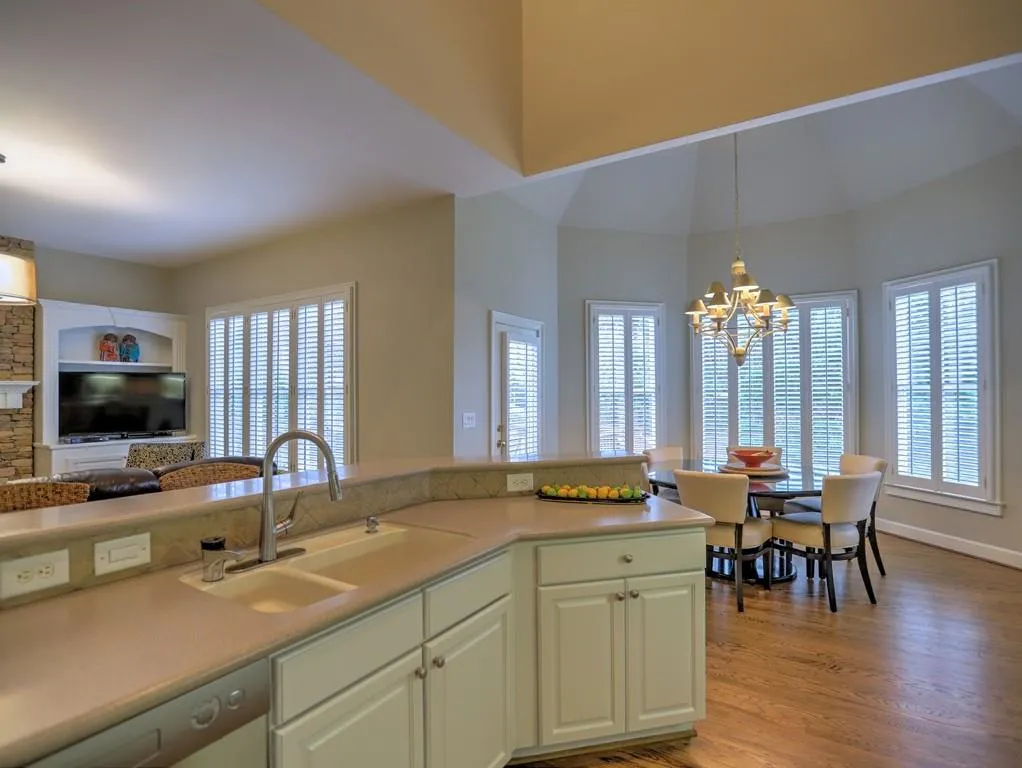 175 Trowbridge Road, Sandy Springs, Georgia 30350, 5 Bedrooms Bedrooms, ,4 BathroomsBathrooms,Residential,Sold,175 Trowbridge Road,6752684