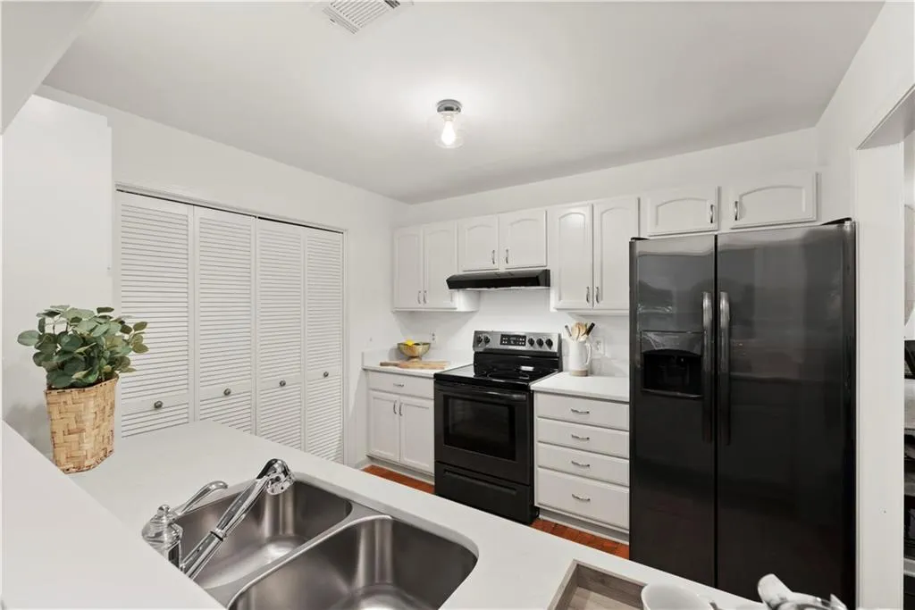 305 Bainbridge Drive, Sandy Springs, Georgia 30327, 2 Bedrooms Bedrooms, ,2 BathroomsBathrooms,Residential,Sold,305 Bainbridge Drive,7080883