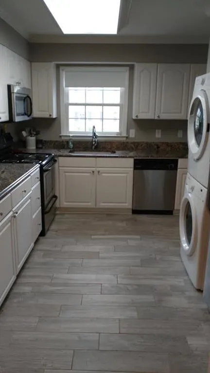 6700 Roswell Road Unit 30-e, Atlanta, Georgia 30328, 2 Bedrooms Bedrooms, ,1 BathroomBathrooms,Residential,Sold,6700 Roswell Road Unit 30-e,5833475