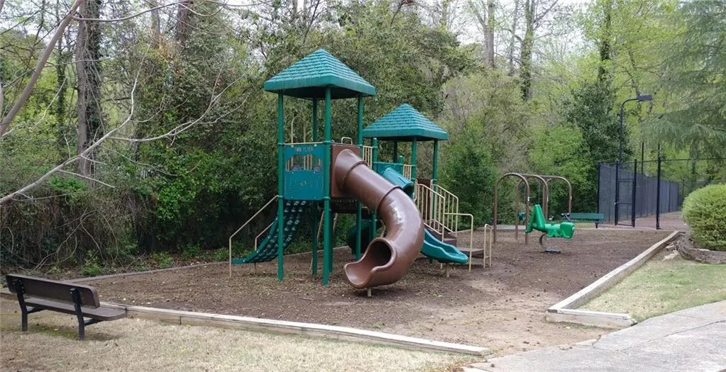 6700 Roswell Road Unit 30-e, Atlanta, Georgia 30328, 2 Bedrooms Bedrooms, ,1 BathroomBathrooms,Residential,Sold,6700 Roswell Road Unit 30-e,5833475