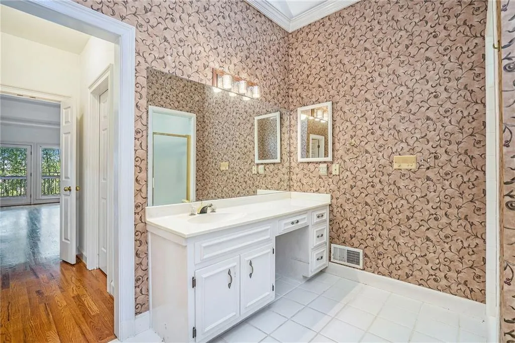 160 Grosvenor Place, Sandy Springs, Georgia 30328, 3 Bedrooms Bedrooms, ,2 BathroomsBathrooms,Residential,Sold,160 Grosvenor Place,6984818