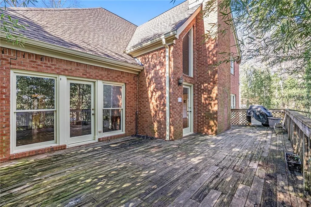 160 Grosvenor Place, Sandy Springs, Georgia 30328, 3 Bedrooms Bedrooms, ,2 BathroomsBathrooms,Residential,Sold,160 Grosvenor Place,6984818