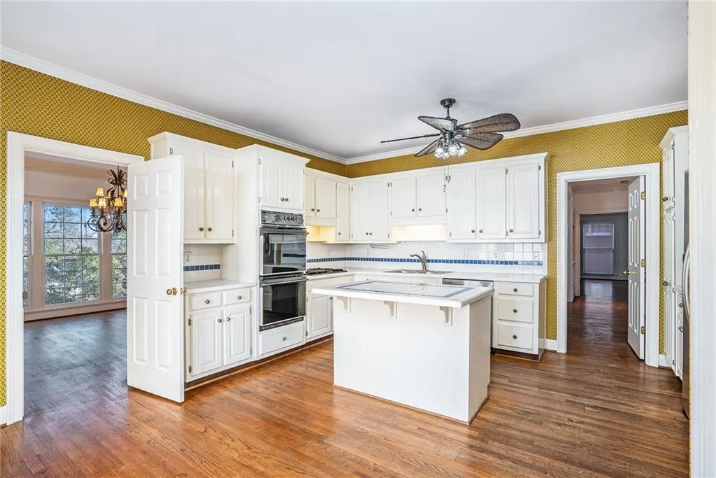 160 Grosvenor Place, Sandy Springs, Georgia 30328, 3 Bedrooms Bedrooms, ,2 BathroomsBathrooms,Residential,Sold,160 Grosvenor Place,6984818