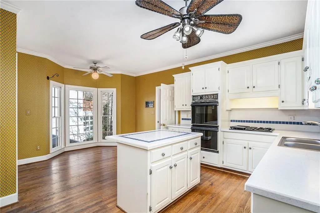 160 Grosvenor Place, Sandy Springs, Georgia 30328, 3 Bedrooms Bedrooms, ,2 BathroomsBathrooms,Residential,Sold,160 Grosvenor Place,6984818